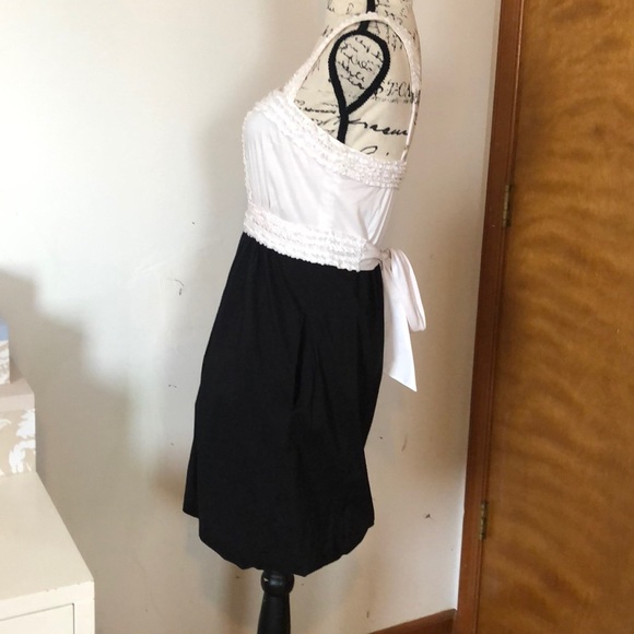 BCBG BLACK AND WHITE DRESS - Picture 5 of 8